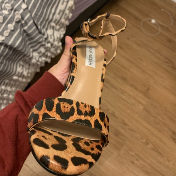 Steve Madden cheetah print heels - Picture 2 of 4